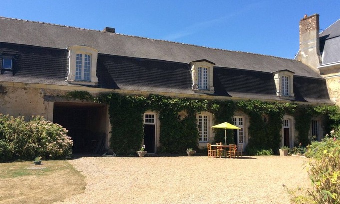 Saint-Pavace Cottage | Historic cottage in charming castle near Le Mans