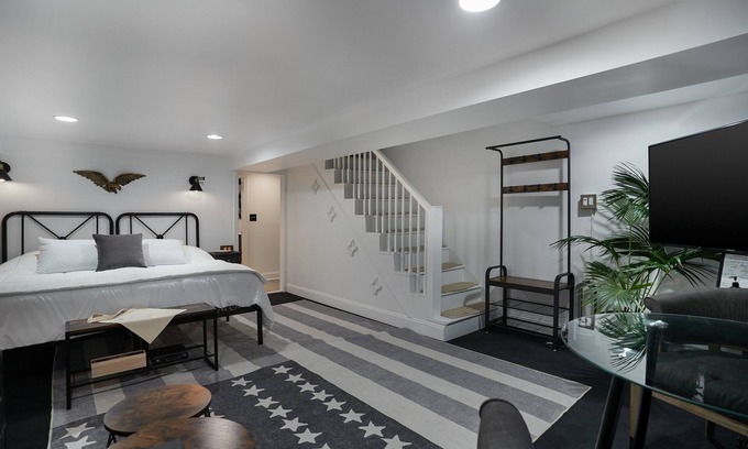 Old Town West Apartment | Historic & Cozy Old Town 1-Bdrm Gem w. Modern Comforts & Free Parking!