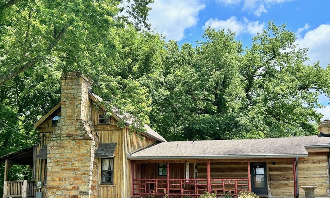 Arrington Cabin | Historic Creekside Cabin at Arrington Reserve