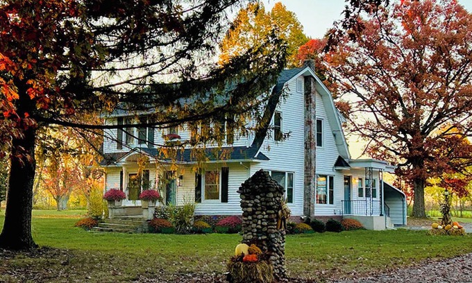 Delavan Lake Other | Historic Delavan Lake Farmhouse. Walk to Beach/Boat Launch. Mins to Lake Geneva!