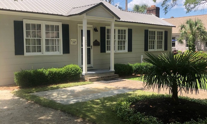 Georgetown House | Historic District,3 bedrooms & 2 full baths, one level. Fenced backyard. Porch.