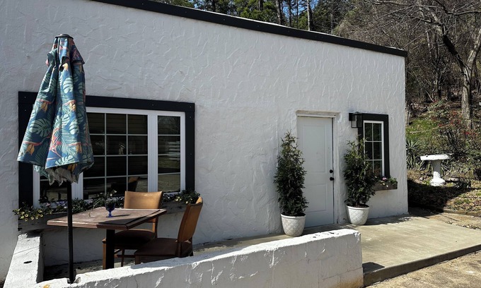 Hot Springs Cottage | Historic District Cottage steps from Hot Springs National Park & Bathhouse Row