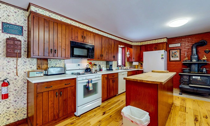 Monroe Bridge House | Historic dog-friendly charmer with pond & mountain views - near skiing & trails