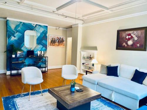 Old Louisville Apartment | Historic Downtown 3bdr with Pool Table