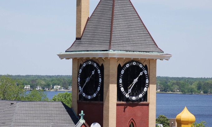 New Bern Condo | Historic Downtown Clock Tower View Condo-2 Bedroom
