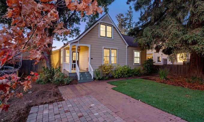 University South House | Historic Downtown PA House W/Sauna