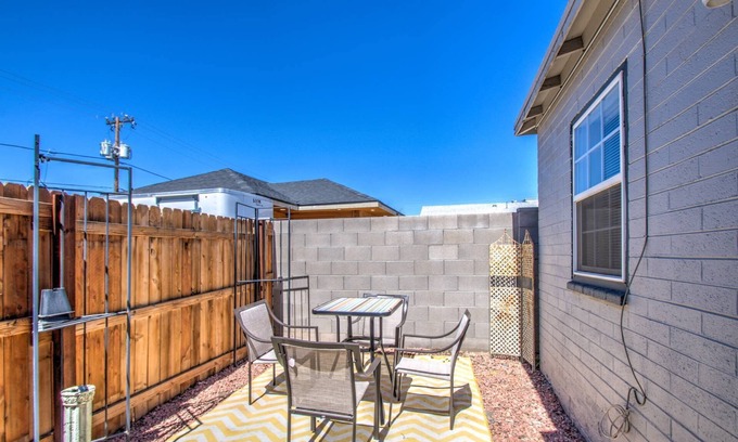 Garfield House | Historic Downtown Phoenix Retreat: Dog-Friendly, Walkable, and Perfect for Events & Entertainment!