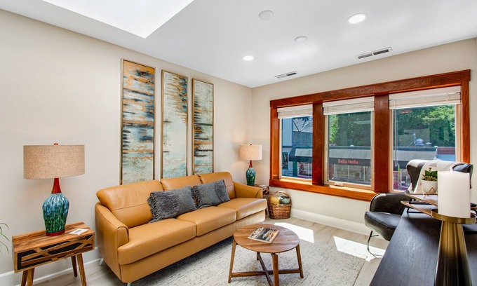Port Angeles Hotel | Historic downtown loft near shopping & restaurants with WiFi & full kitchen