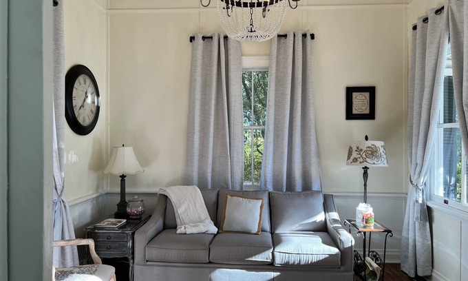 Summerville Historic District Cottage | Historic DRs Cottage frm 1864 w charm of modern getaway Travel RN/Corp contract