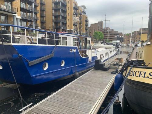 Tower Hill Boat Rental | Historic Dutch Barge, Idyllic location