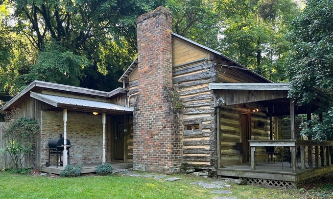 Johnson City Cabin | Historic Eclectic Cabin Near the Trophy Section of the Watauga River