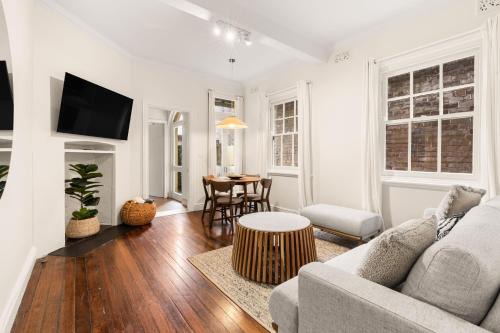 Millers Point Apartment | Historic Harbourside Townhouse