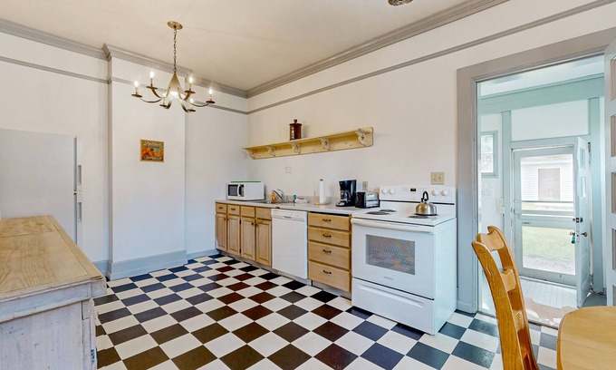 Coupeville House | Historic home overlooking Admiralty Bay, next to Fort Casey State Park
