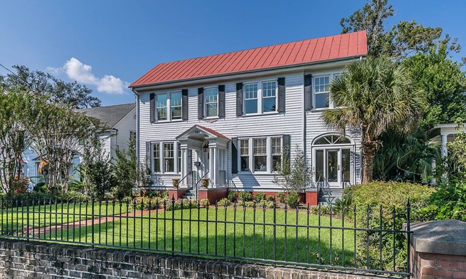 Historic District House | Historic Home Overlooking the Beaufort River Located on Bay St - Sleeps 10