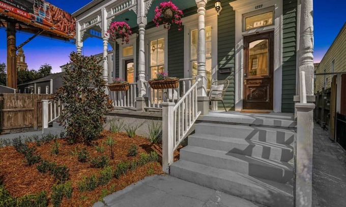 Faubourg Lafayette House | Historic Home Sleeps 12 |Close to FQ| Private Yard