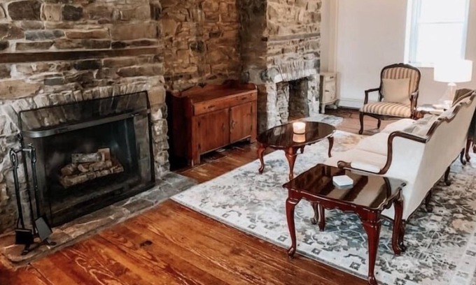 Danboro House | Historic HoneyBee Grove-EVENT/PET/FAMILY FRIENDLY