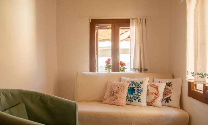 Sigacık Apartment | Historic House near Sigacik Marina in Seferihisar