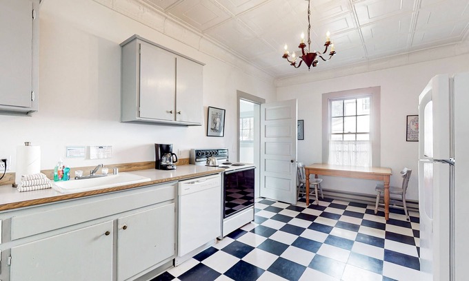 Coupeville House | Historic inn with 10 cottages & Puget Sound views - ideal for group gatherings