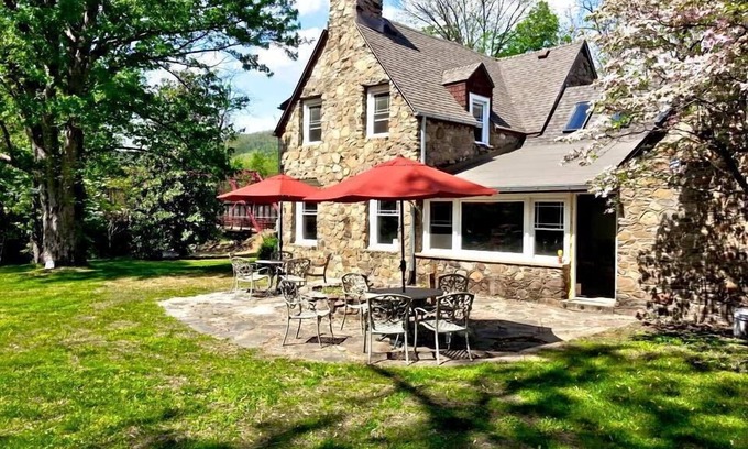 Hot Springs House | Historic large waterfront home right in downtown Hot Springs