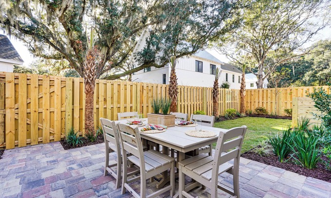 Johns Island House | Historic Location: Townhome in Johns Island!