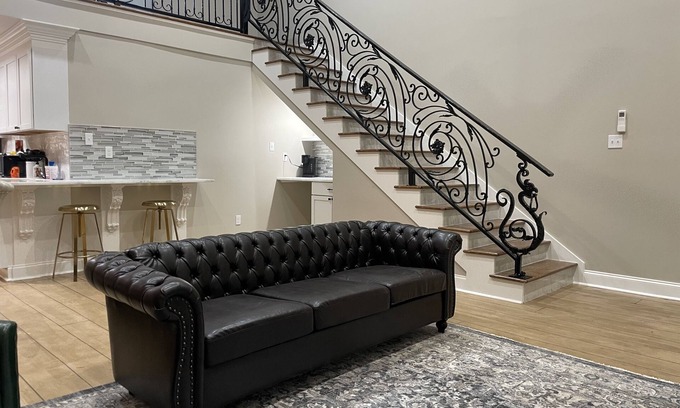 Rayne Apartment | Historic Loft apartment sleeps 6