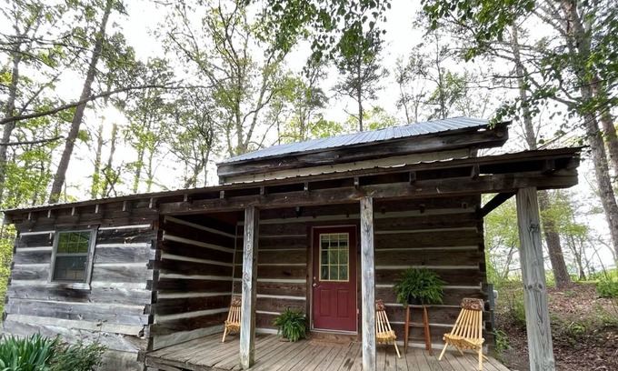 Chatsworth Cabin | Historic Log Cabin near Fort Mountain, Chatsworth, Ellijay and Dalton!