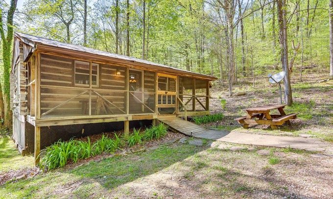 Taswell Apartment | Historic Log Cabin w/Porch Near Patoka Lake!