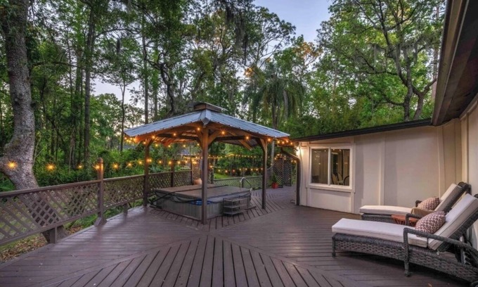 Southside House | Historic Mandarin Private estate modern farmhouse nature lovers.Events for Fee.