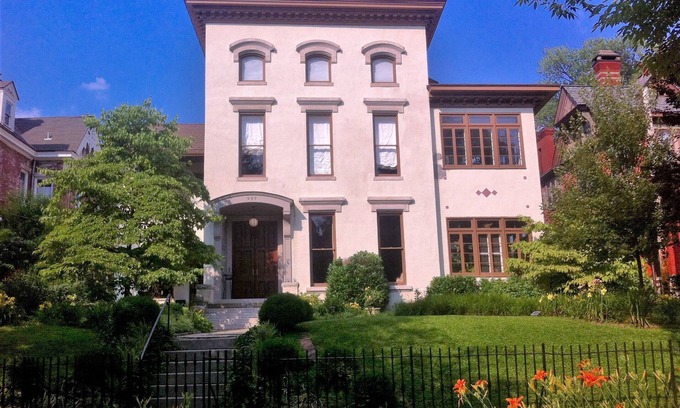 Cherokee Triangle House | Historic Mansion All Modern Amenities, Huge deck,Fire Pit, Hot Tub, Walk to Dine