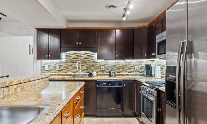 West Central Apartment | Historic Mansion Apt 4 w/Ping-Pong & Free Parking