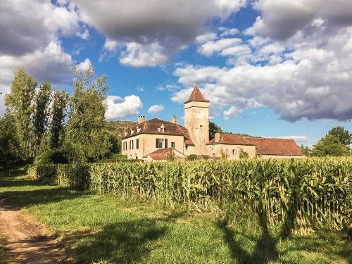 Cenevieres House | Historic mansion by the River Lot in Cénevières
