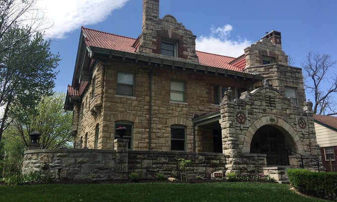 Northeast Kansas City House | Historic mansion in the Scarritt Renaissance District