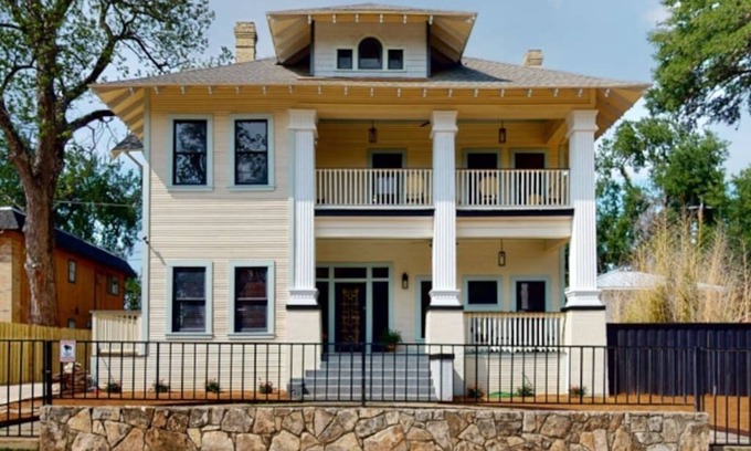 Midtown House | Historic Mansion near The Pearl, sleeps 14!