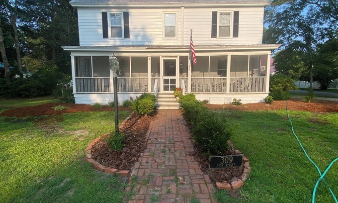 Oriental House | Historic Methodist Parsonage.With a Front Porch Full of Rockers and Stories!