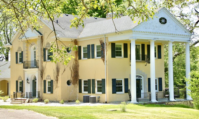 Manilla House | Historic Mill Estate on River
