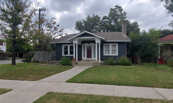 Alta Vista House | Historic Neighborhood Guest House Close to Great Restaurants, Bars and Downtown