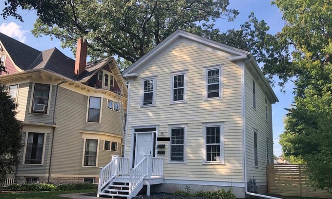 Summit - University Apartment | Historic neighborhood, central to everything in the Twin Cities!