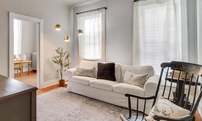 New Market Apartment | Historic New Market Escape w/ Yard Near Wineries!