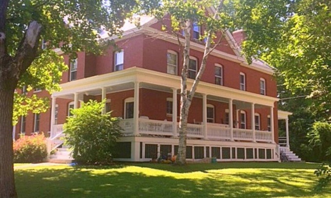 Portland House | Historic Officer's Quarters House on Great Diamond Island Near Beaches
