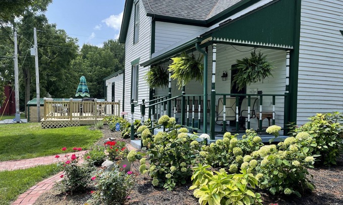 Clay City House | Historic Owl Creek Farm