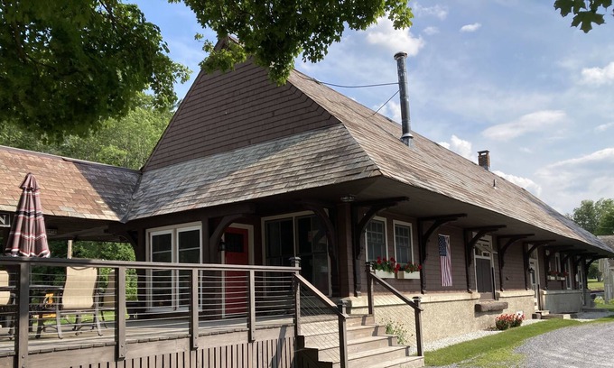 Arlington House | Historic railway station from 1913 full of history, views and modern amentities!