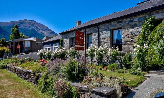Queenstown City Centre House | Historic Stonehouse & Alley Cottage - Sleeps 14