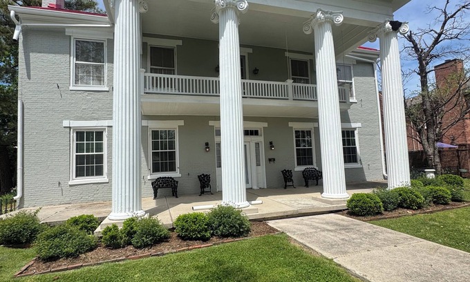 Gallatin House | Historic Stonewall Stays Room for 12 w/New Bunk Room