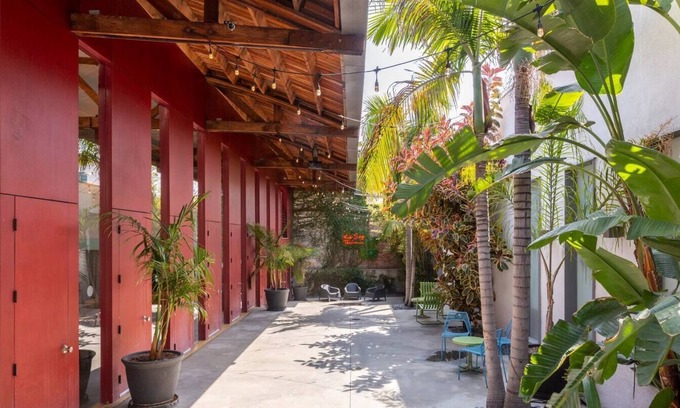 Chinatown House | Historic Theatre Converted into Artistic Abode