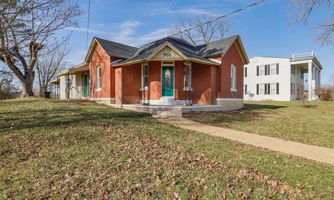 Fredericktown House | Historic Victorian close to amazing hiking - pet friendly!
