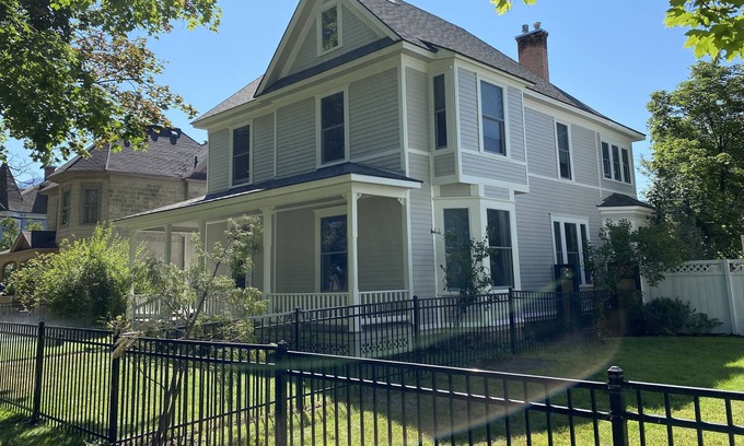 University District House | Historic Victorian In The Heart Of Town