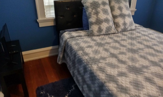 West End Apartment | Historic Westend Private Entrance Jack n Jill Suite