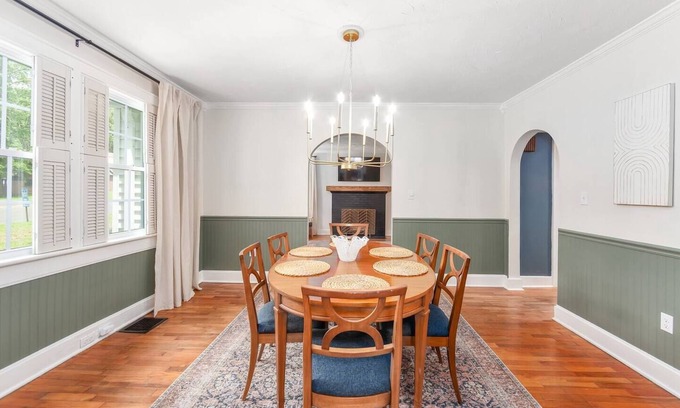 Jackson House | Historic Westwood Cottage, 3 bedroom, sleeps 6