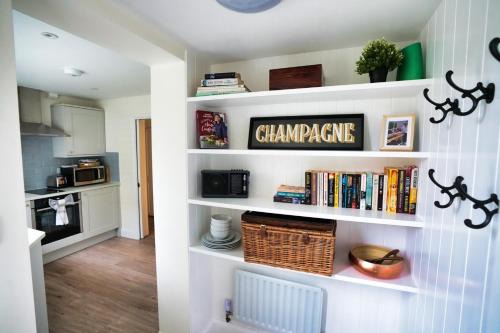 Tring House | Historic Wing in Tring: Cozy and Scenic