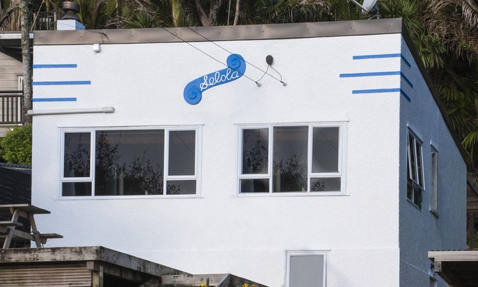 Muriwai House | Historical Art Deco Bach